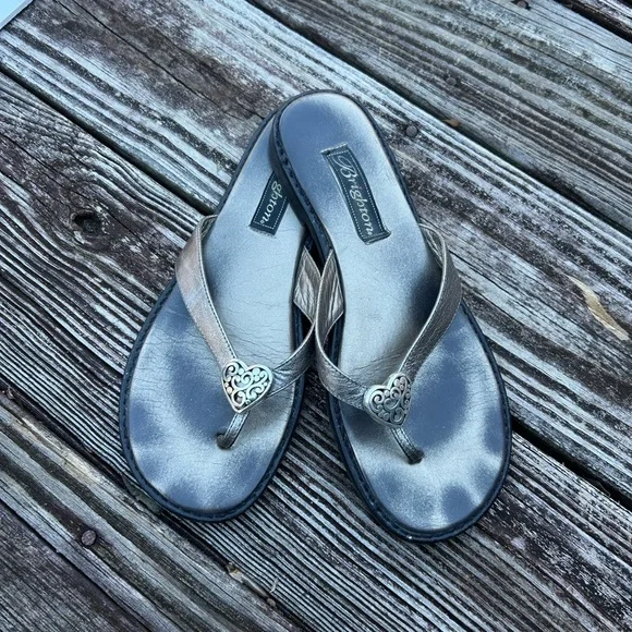 Brighton Alice thong sandals metallic leather wit heart size 7 flip flop shoes